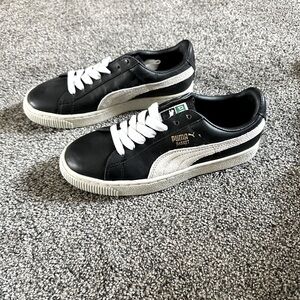 Puma Basket 68 Classic Boys Black and White Sneakers - Size 5 - New In Box